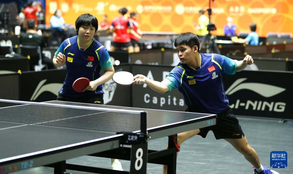 何与队友携 何与队友携