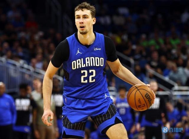 而防守队的 而防守队的